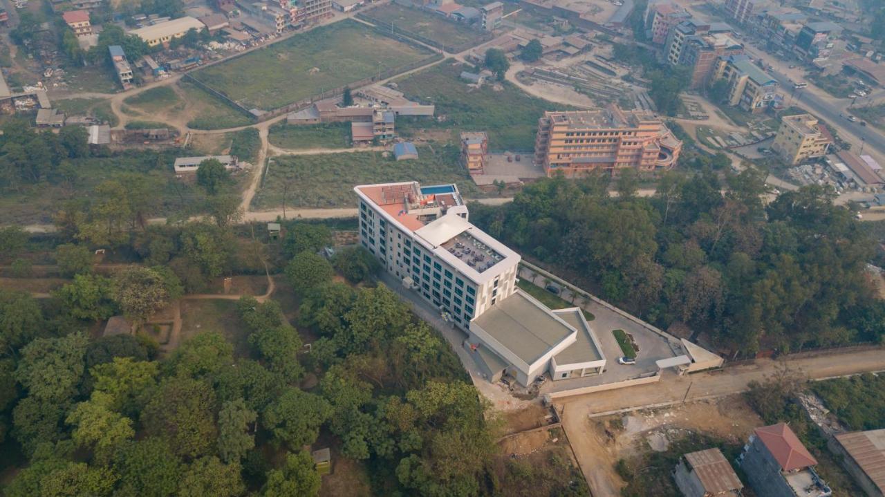 Hotel Siraichuli Chitwan Buitenkant foto