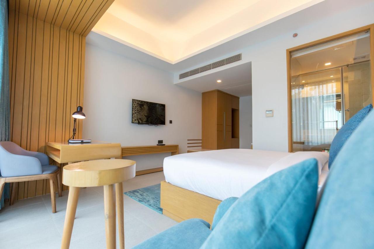 Hotel Siraichuli Chitwan Buitenkant foto