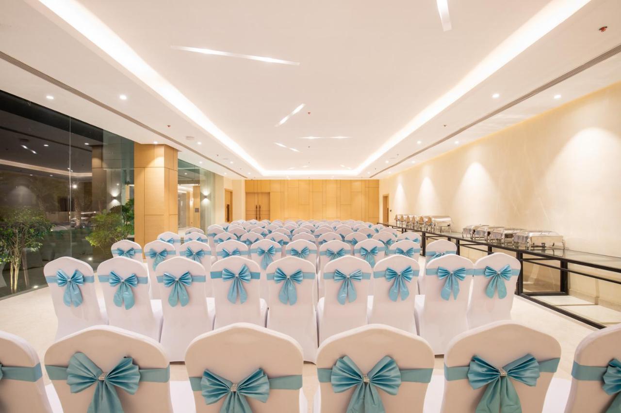 Hotel Siraichuli Chitwan Buitenkant foto