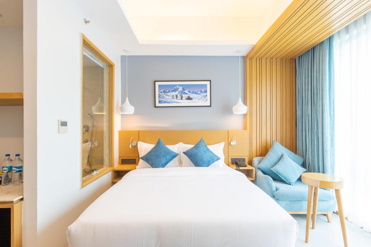 Hotel Siraichuli Chitwan Buitenkant foto
