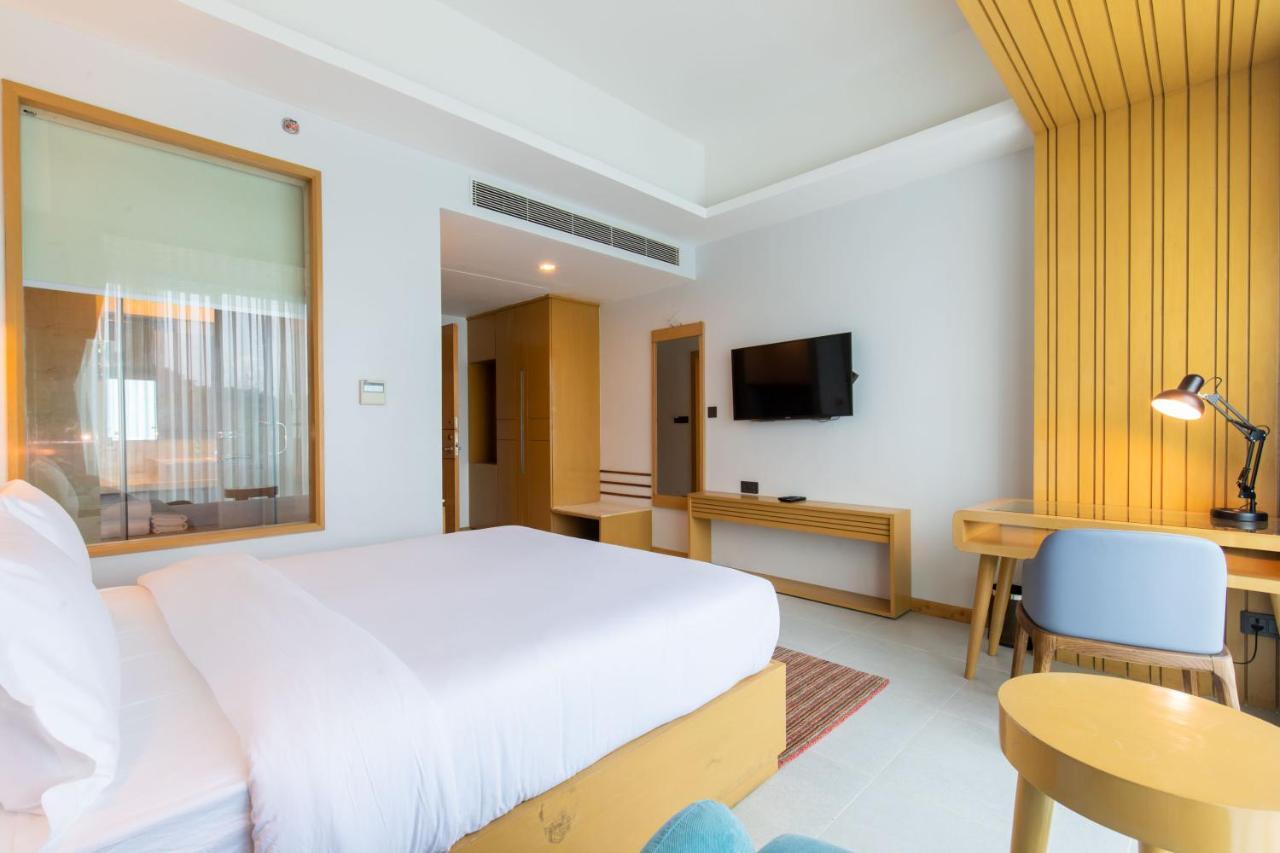 Hotel Siraichuli Chitwan Buitenkant foto
