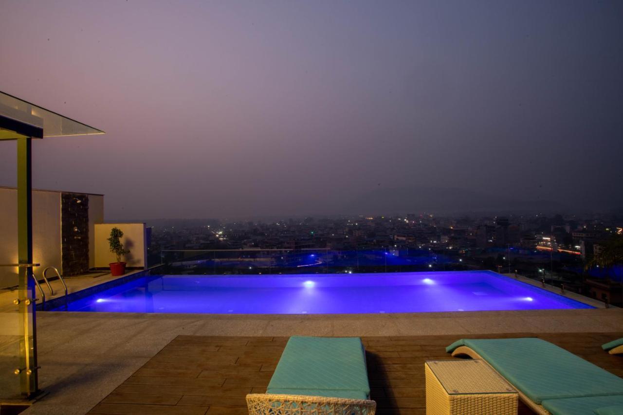 Hotel Siraichuli Chitwan Buitenkant foto