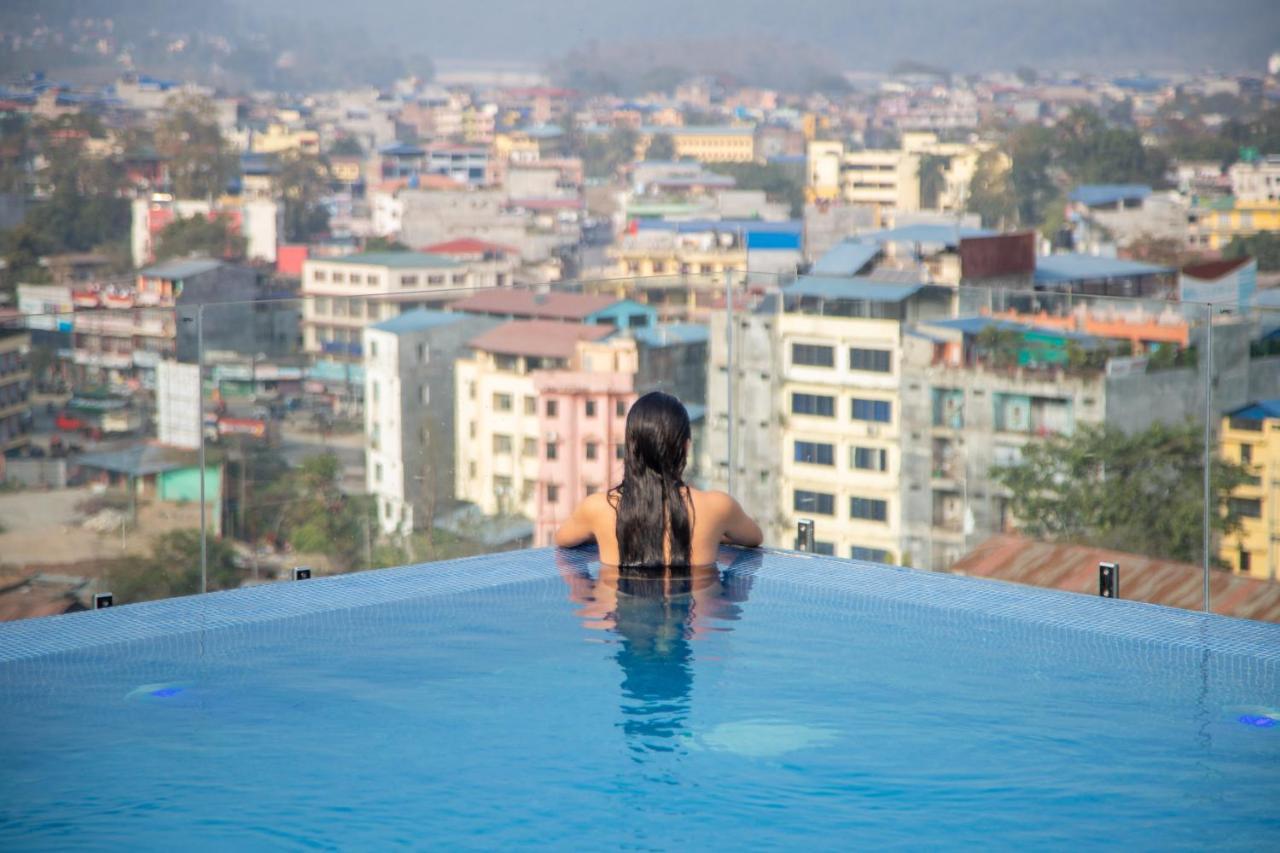 Hotel Siraichuli Chitwan Buitenkant foto