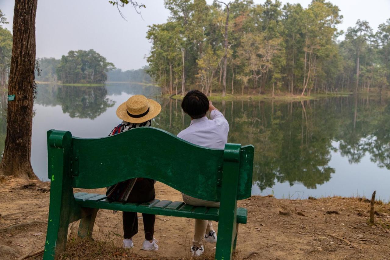 Hotel Siraichuli Chitwan Buitenkant foto