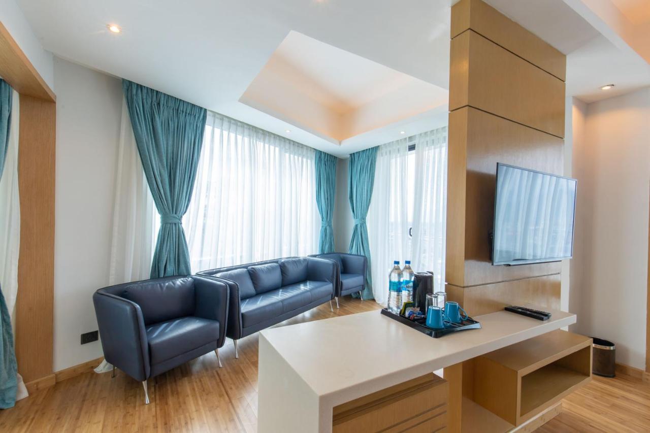 Hotel Siraichuli Chitwan Buitenkant foto