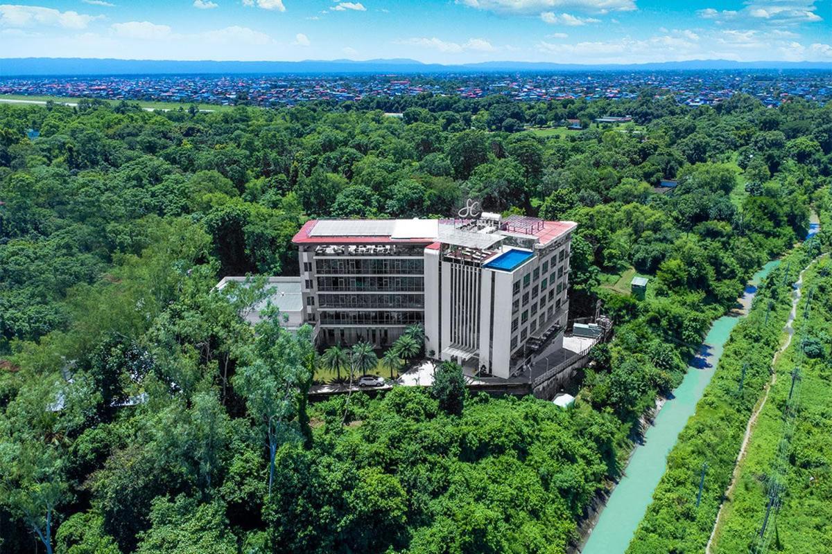 Hotel Siraichuli Chitwan Buitenkant foto