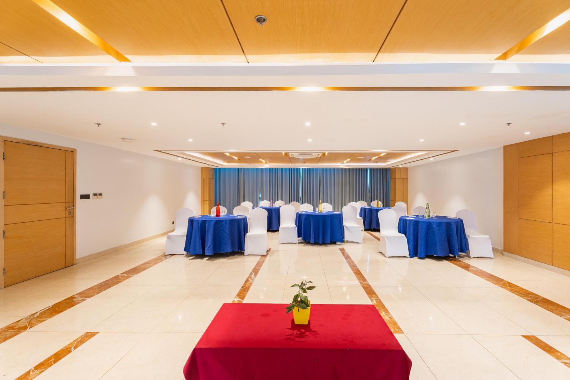 Hotel Siraichuli Chitwan Buitenkant foto